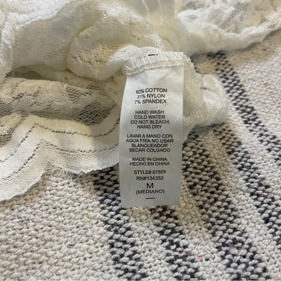 𝚕𝚘𝚗𝚐 𝚜𝚕𝚎𝚎𝚟𝚎 𝚕𝚊𝚌𝚎 𝚌𝚛𝚘𝚙 𝚝𝚘𝚙 🝮 𝚜𝚒𝚣𝚎 𝚖𝚎𝚍𝚒𝚞𝚖 - Picture 6 of 8